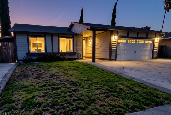 Building Photo - 616 Placer Ln
