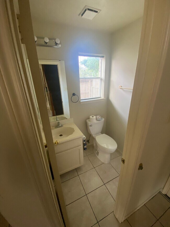 Building Photo - 8915 Weyburn Grove Dr Building Photo - 8915 Weyburn Grove Dr