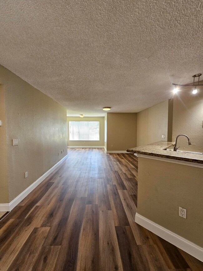 Foto del edificio - 1401 Village Blvd