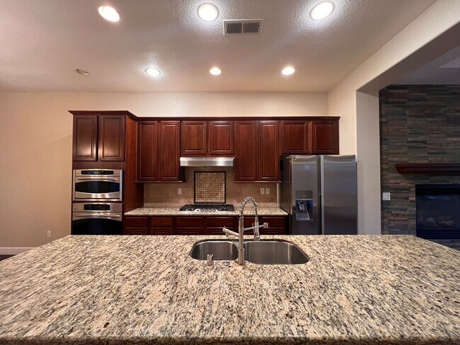 Foto del edificio - Large Home located in the Gated Community of Dorado in S. Reno