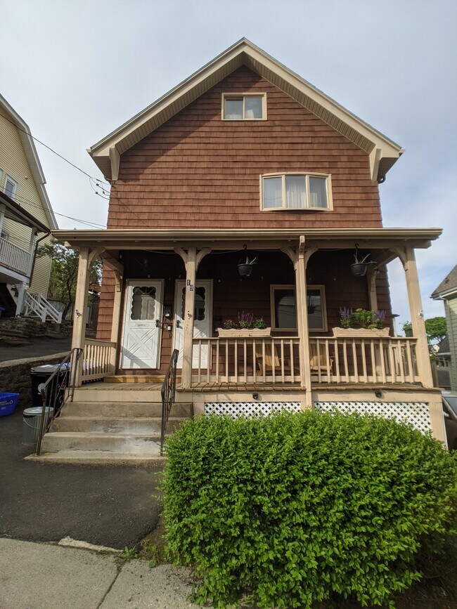 Building Photo - 19 Hillside Ave