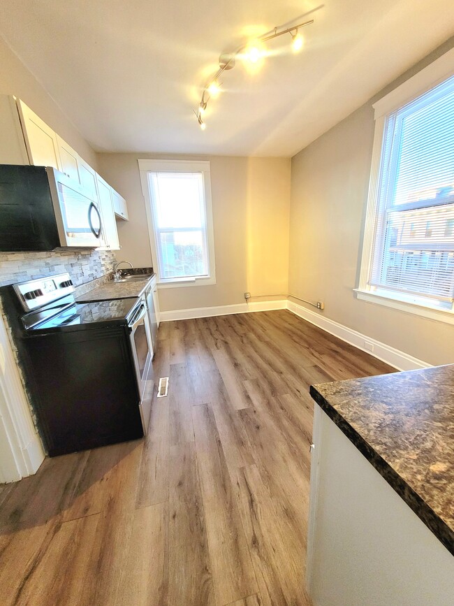 Foto del edificio - 3437 Montgomery Rd