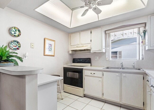 Building Photo - 2805 Crosley Dr E