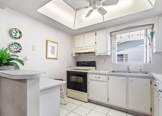 Foto del edificio - 2805 Crosley Dr W