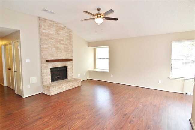 Foto del edificio - 2711 Grants Lake Blvd