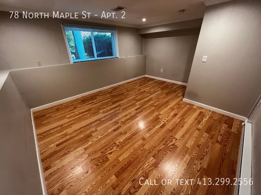 Foto principal - Updated Two Bedroom, Hadley Apartment with...