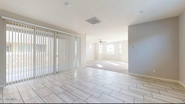 Foto del edificio - 14925 Pebble Hills Blvd