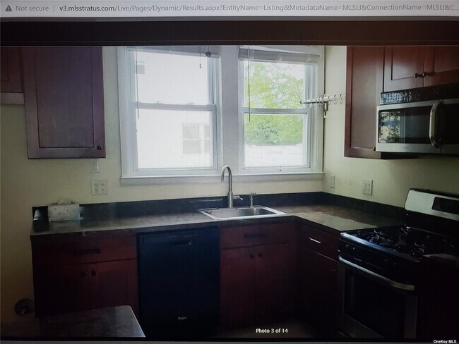 Building Photo - 472 Merrick Rd