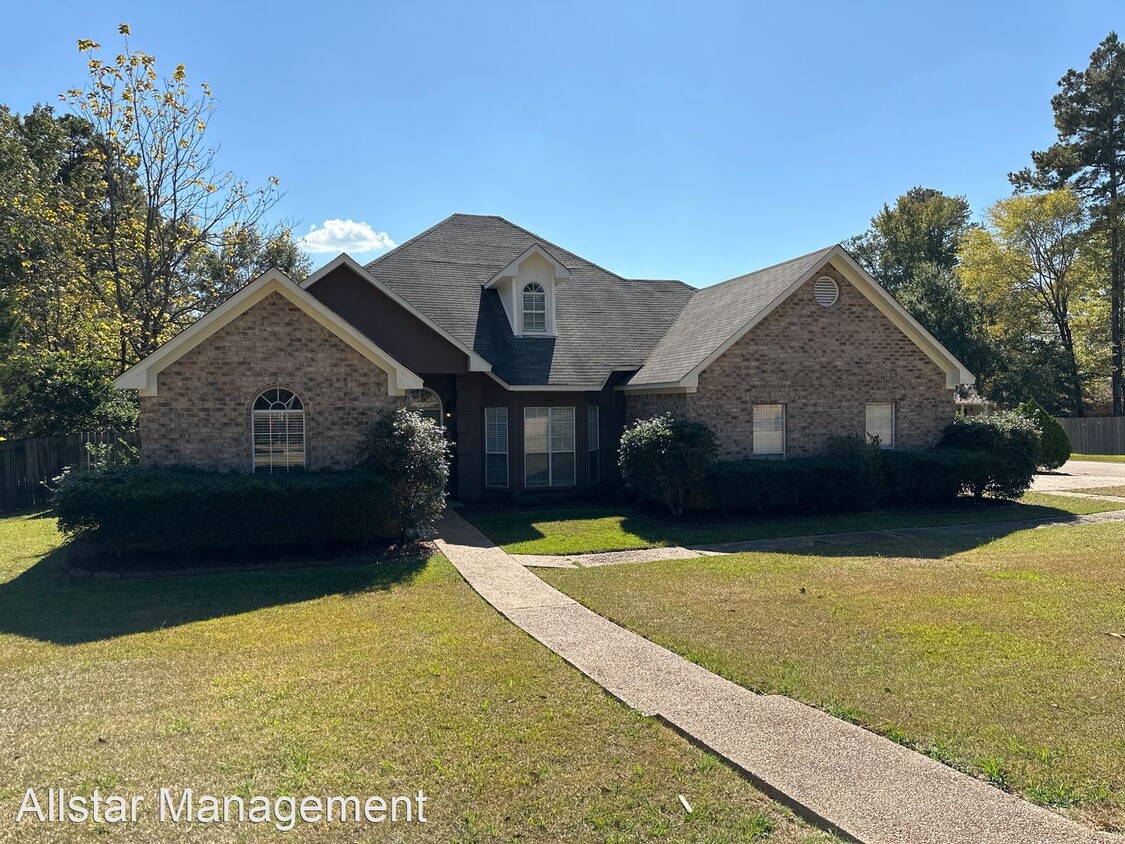 Primary Photo - 4 br, 3 bath House - 2206 Pinehaven Drive