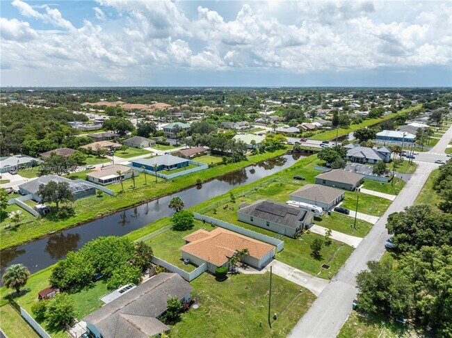Foto del edificio - 2357 SW Chestnut Ln