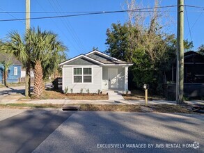 Building Photo - 1305 E 3rd St