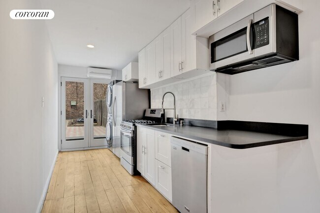 Building Photo - 494 19th St