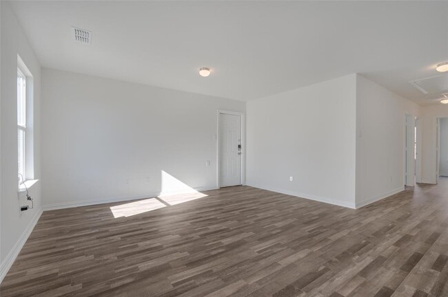 Building Photo - 1540 Clark Ave