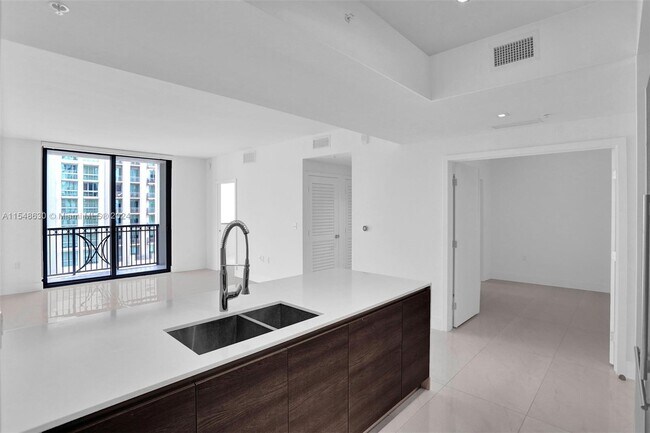 Building Photo - 301 Altara Ave