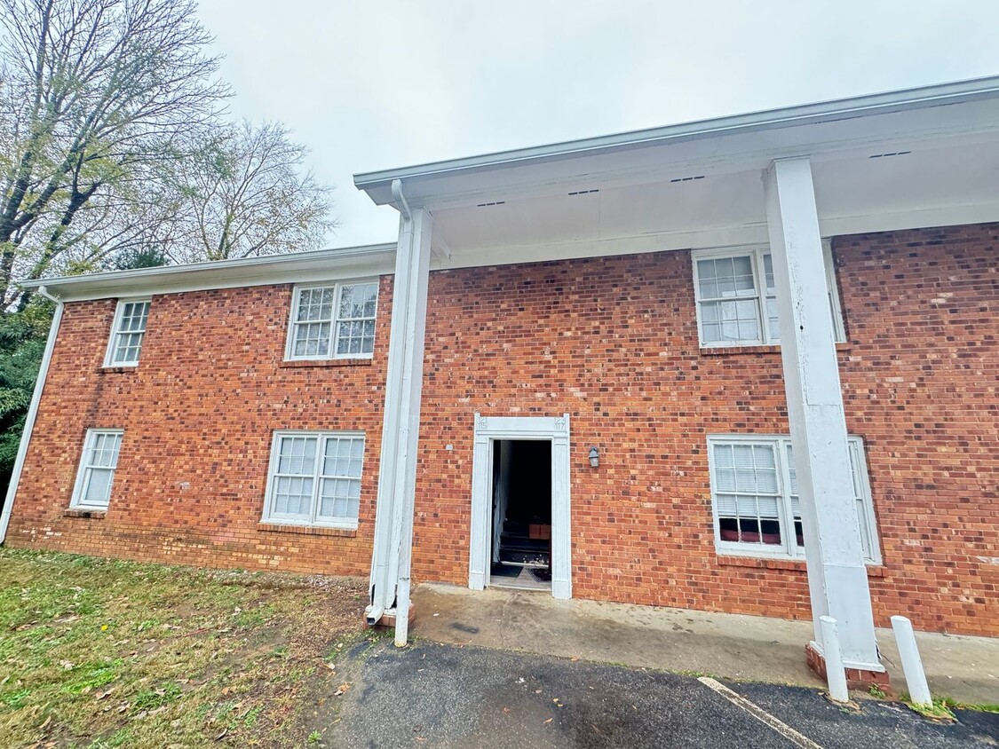 Foto principal - 2bed/1ba Apt off S Main Kannapolis close t...