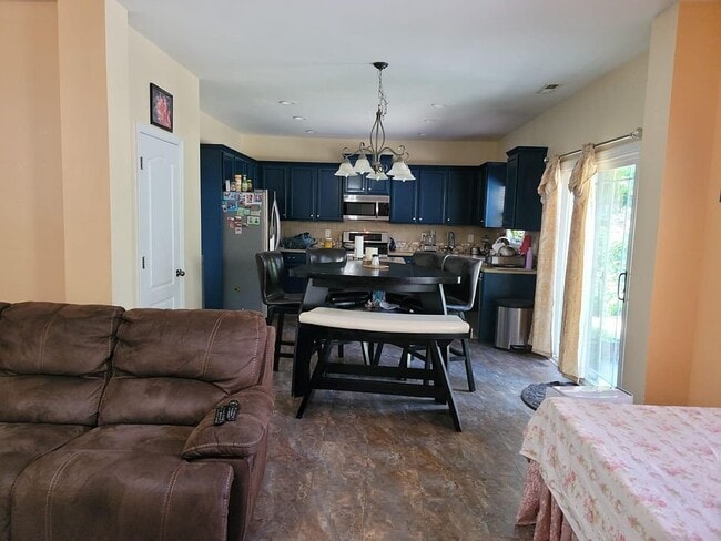 Building Photo - 105 Dinsorette Ln