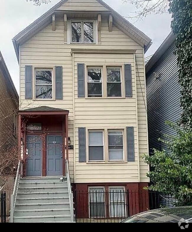 Building Photo - 3037 N Southport Ave
