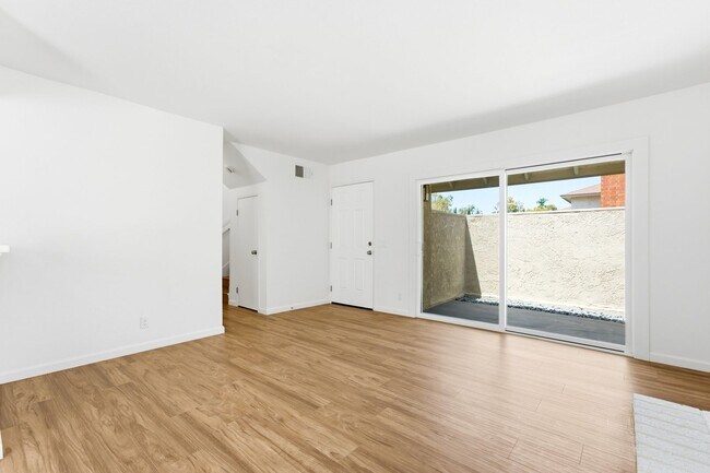Foto del edificio - 15192 Moir Ct