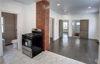 Building Photo - 1308 W 87th St