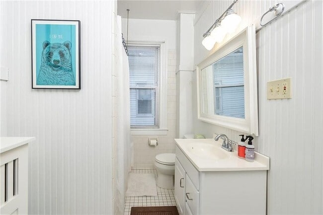 Bathroom with tub - 25 Hudson St