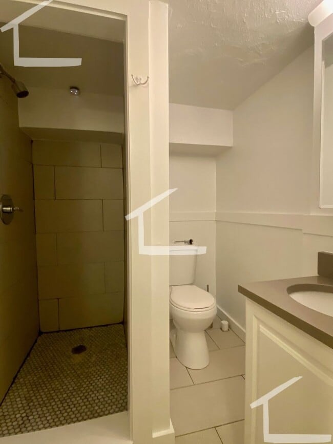 Foto del edificio - Spacious Studio Right In Beacon Hill