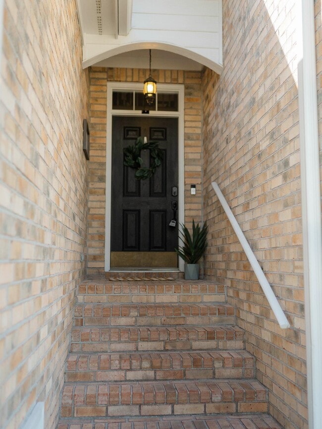 Building Photo - 2500 Sand Dunes Dr