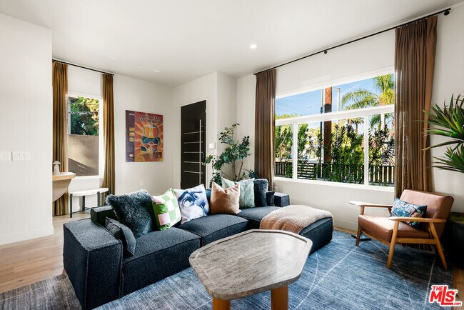 Foto del edificio - 4211 Ince Blvd