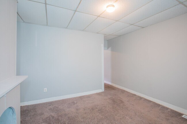 Building Photo - Lovely 3 BR/1 BA EOG Townhome in Brooklyn!