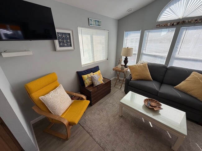 Building Photo - Charming Bungalow by the Beach in Leucadia!