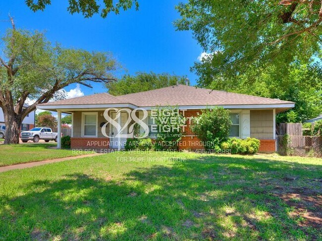 Foto del edificio - *AVAILABLE NOW!* CHARMING 3 BED/2 BATH SINGLE FAMILY HOME ON CORNER LOT IN MWC!