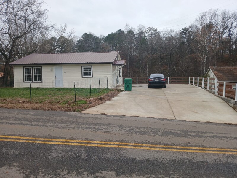 Primary Photo - 1967 Old Liberty Hill Rd