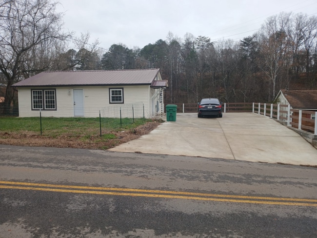 Building Photo - 1967 Old Liberty Hill Rd