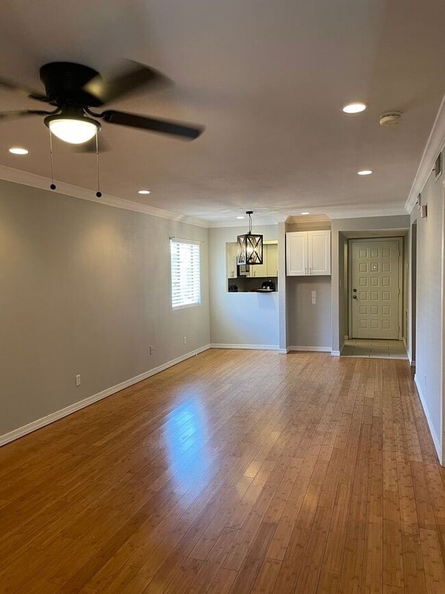 Foto del edificio - COMING SOON! Beautiful 2 Bed/2 Bath Condo ...