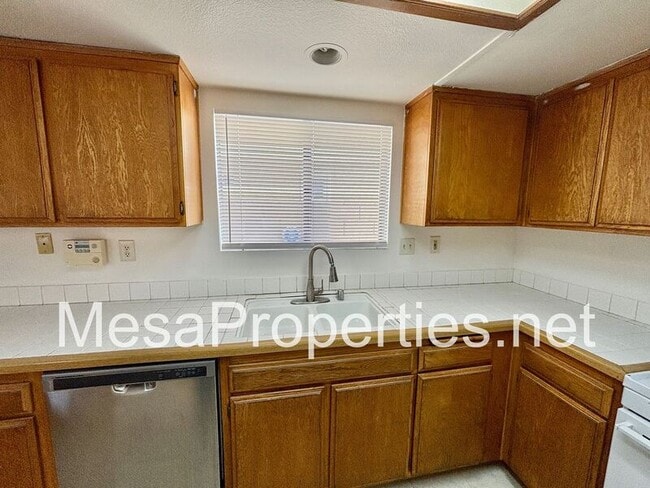 Foto del edificio - 1584 Sycamore Ln