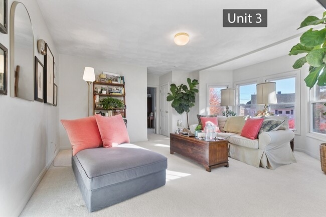 Building Photo - 846 Main St