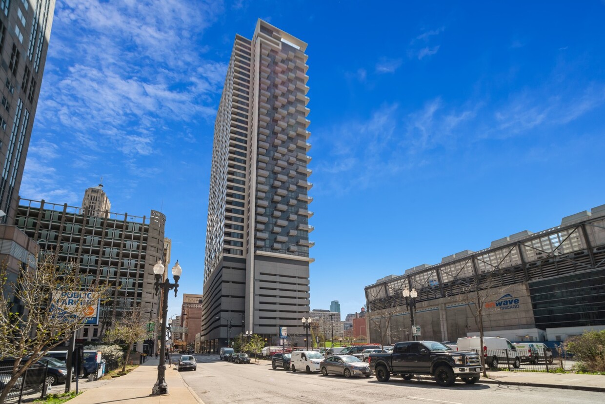Foto principal - 235 W Van Buren St
