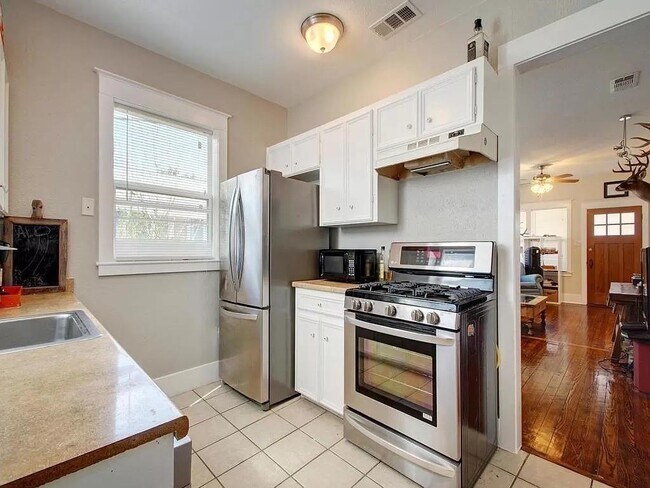 Building Photo - 507 E 39th St