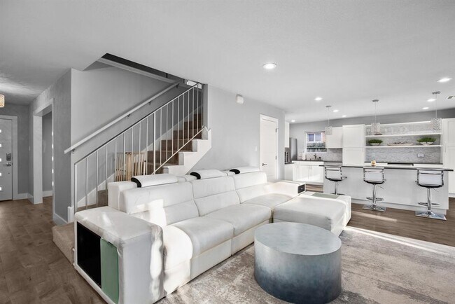 Building Photo - 9811 Parkfield Dr