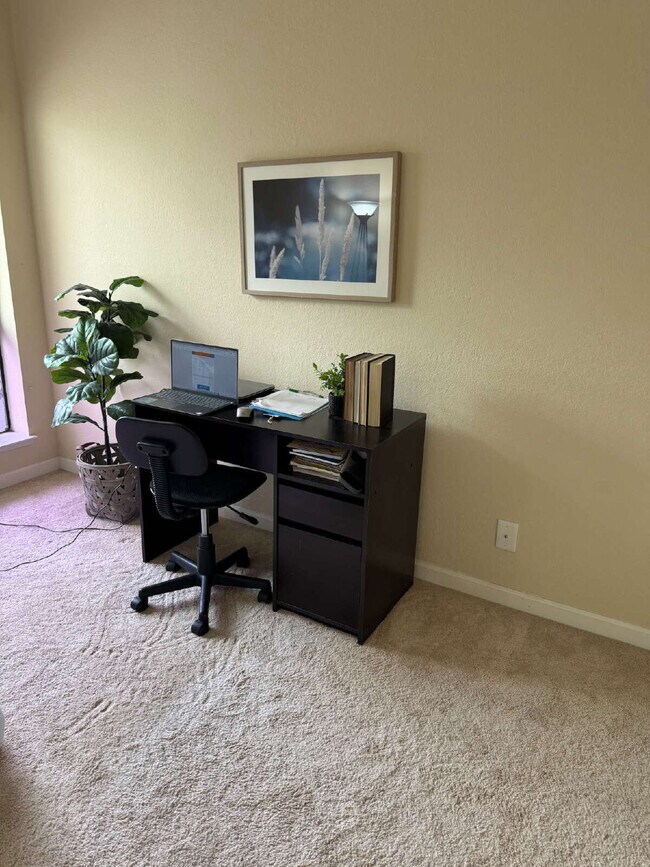 Foto del edificio - Top-Floor 1BR/1BA Condo in Newark's Murieta Community — $2,500/mo