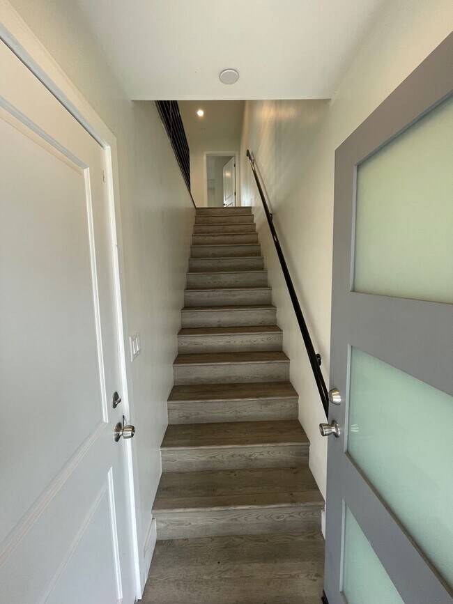 Building Photo - 2131