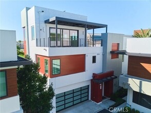 Building Photo - 6 Transport