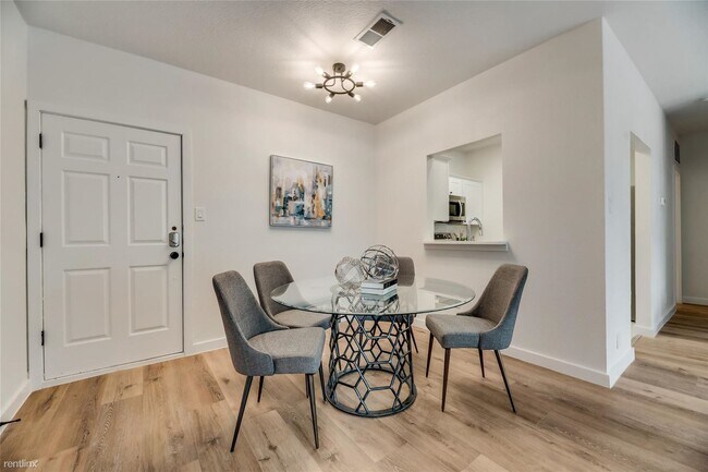 Building Photo - 2 br, 2 bath House - 4104 Cole Ave Apt 105