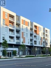 Building Photo - 2000 Bathurst St