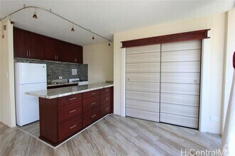 Building Photo - 750 Amana St
