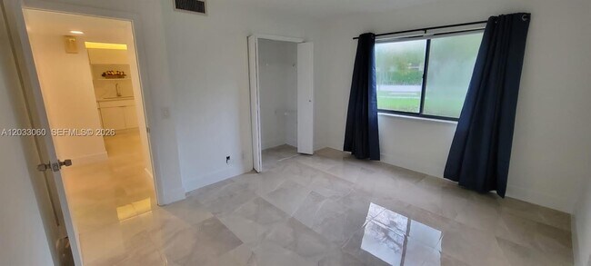 Foto del edificio - 409 Lakeview Dr