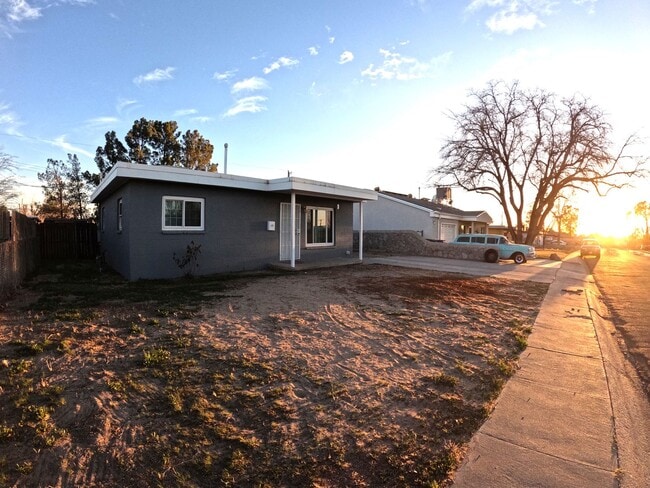 Building Photo - 1716 Princess Jeanne Dr