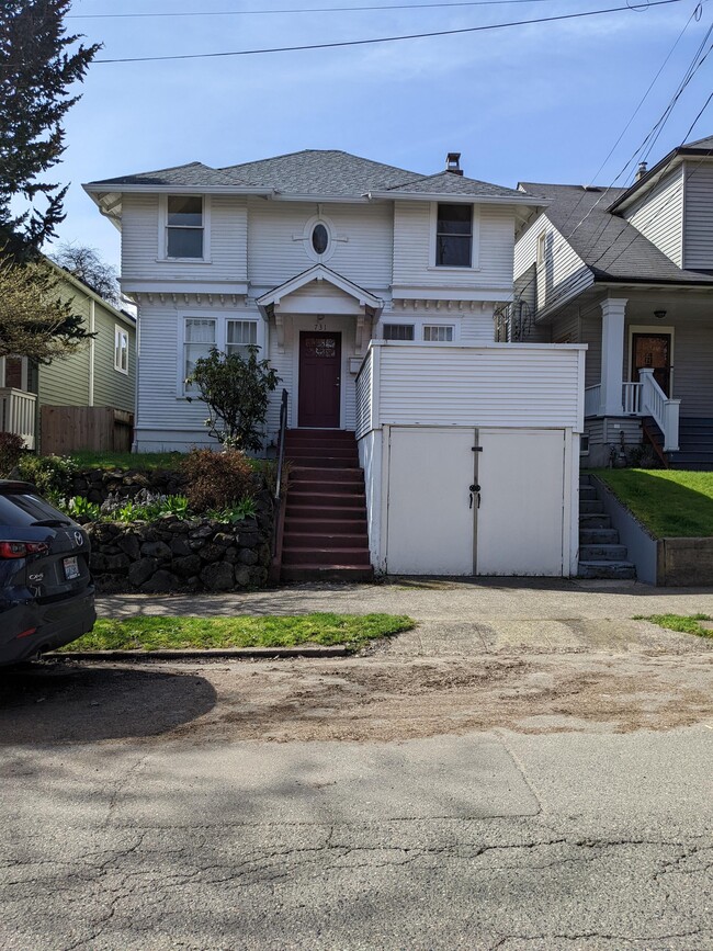 Building Photo - 731 34th Ave