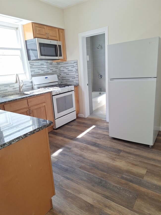 Building Photo - 589 Avenue A Ave