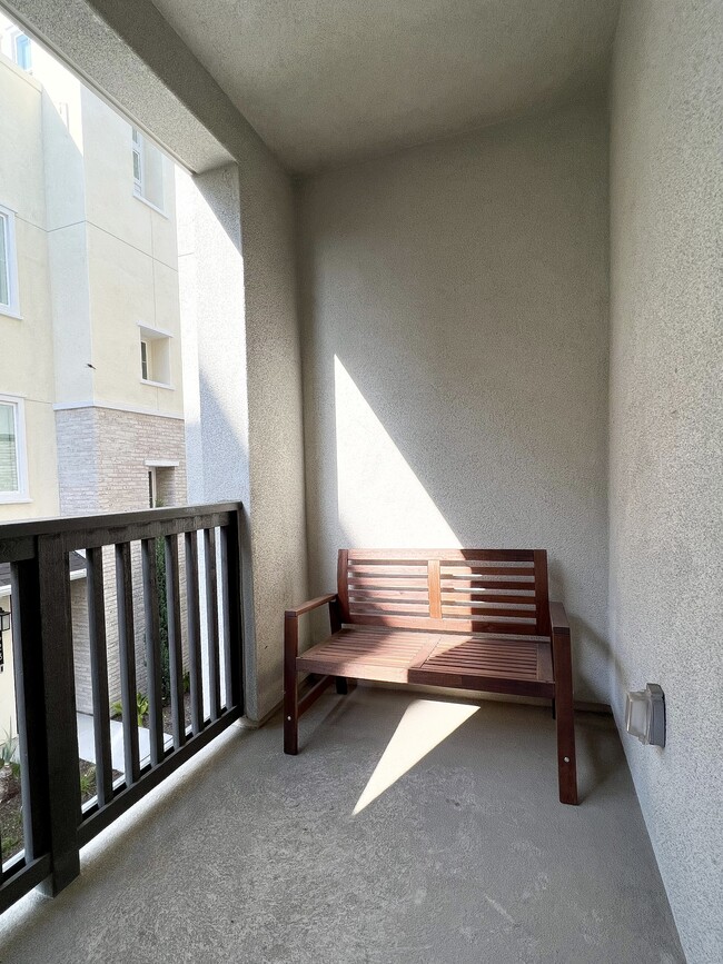 Balcony - 641 S Mosaic St