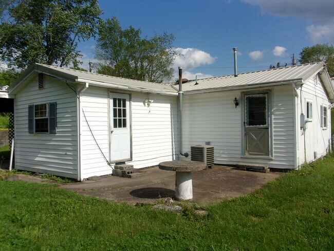 rear view - 117 Burdette Ln